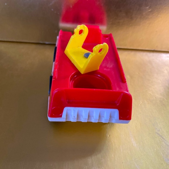 FISHER PRICE VINTAGE 90’s LITTLE PEOPLE PLAY FAMILY VILLAGE RED VEHICLE 4” - Picture 3 of 5